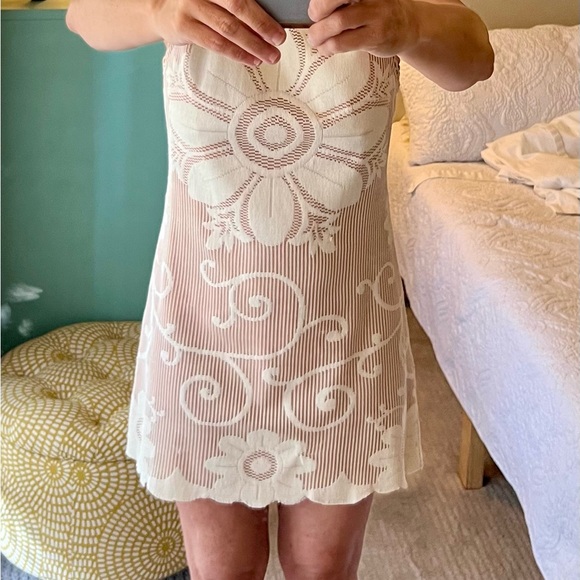 Beautiful Mini Dress By New Romantics/Anthropologie Size 4 petite - Picture 2 of 7